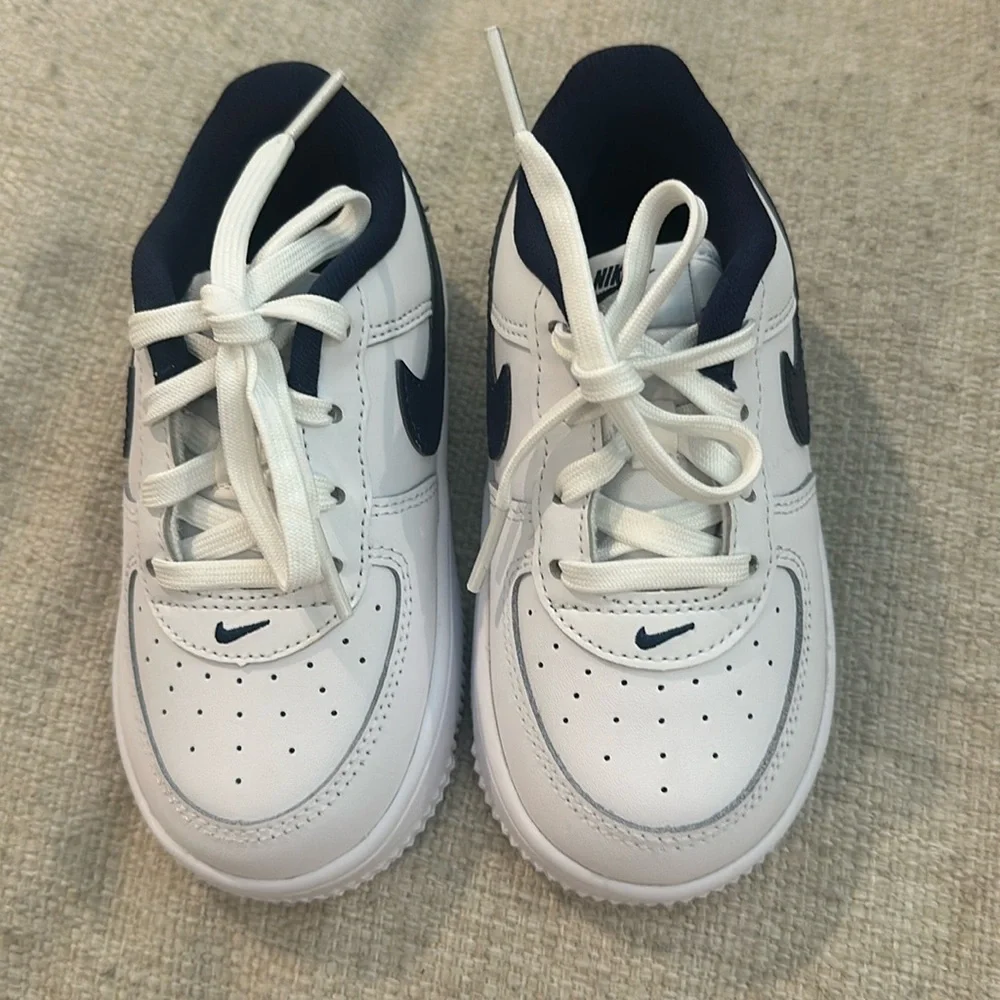 Nike force low